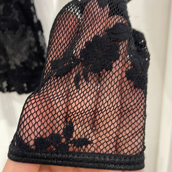 Heart Moon Star black lace long sleeve top size Small - Picture 4 of 6